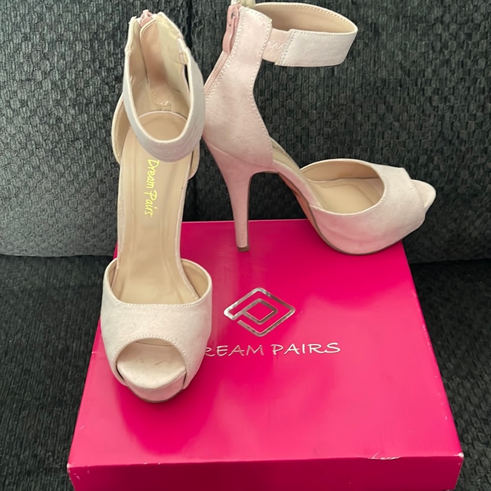These high heal shoes are a soft pink and made of suede